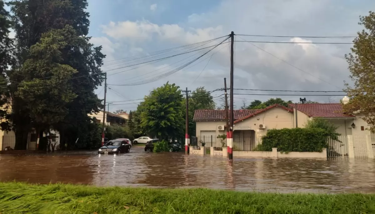 🚨 Alerta en City Bell, Gonnet y Villa Elisa: Arroyos desbordados y vecinos evacuados