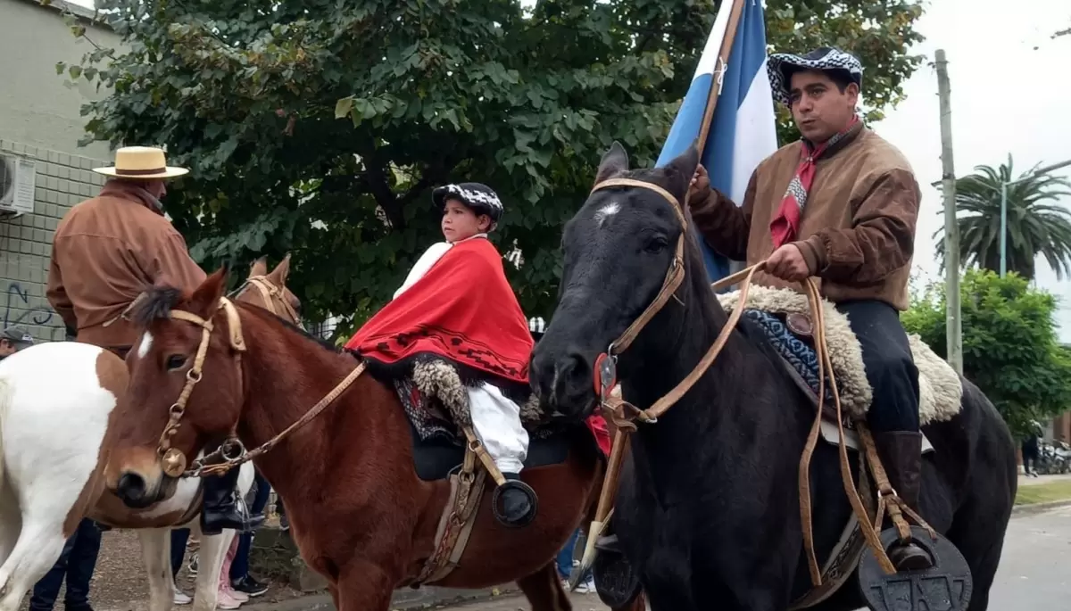 😔 Festejo gris en City Bell entre la lluvia y la confusión: ¿Qué pasó?