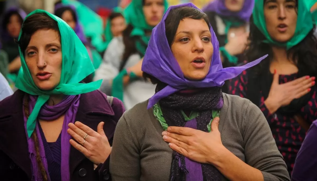 💜 Jornada feminista en Villa Elisa: Música en vivo, estampados y homenajes
