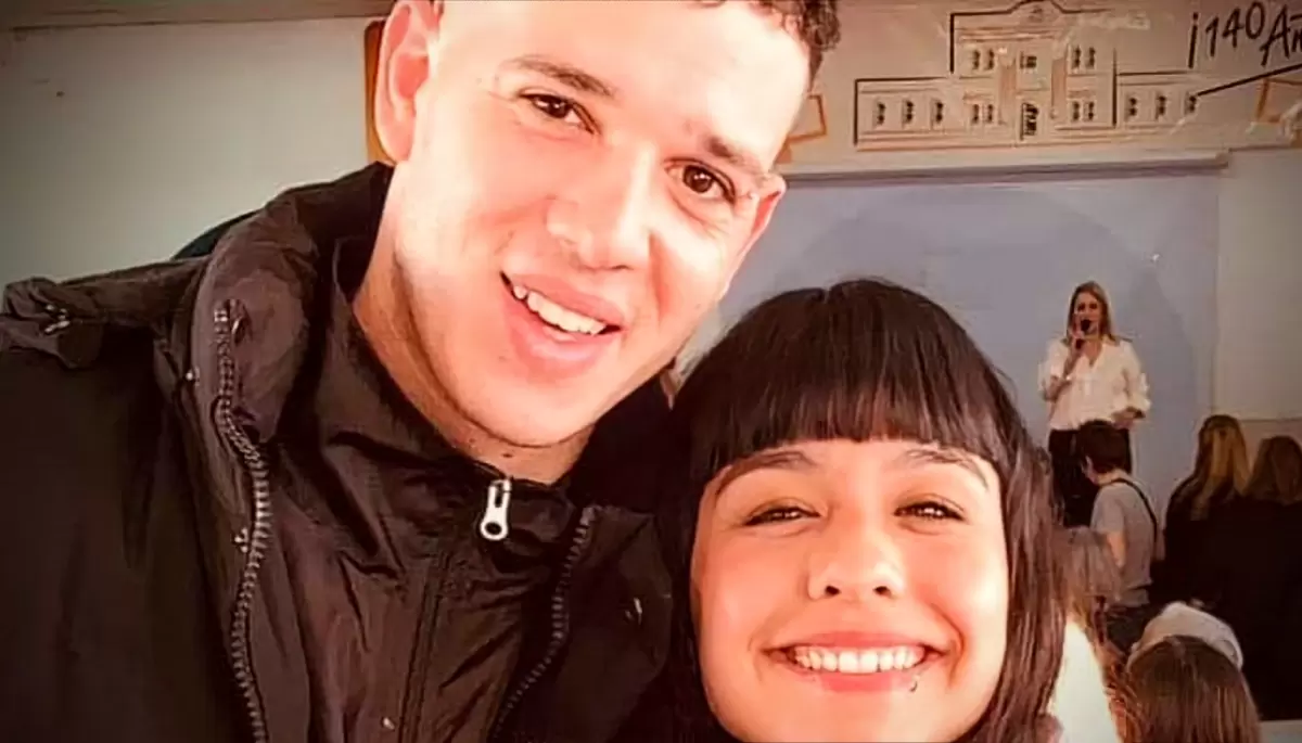 ❤️ Amor de colegio en City Bell: La historia de la foto que emocionó a todos