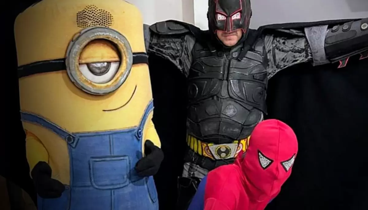 🥳 Batman y Spider-Man presentes en Villa Castells por el Día del Niño