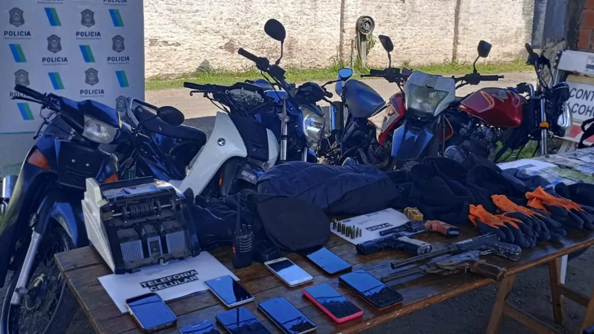 🚔 ¿Escoba nueva barre bien? 8 allanamientos y 6 detenidos entre City Bell y Villa Elisa