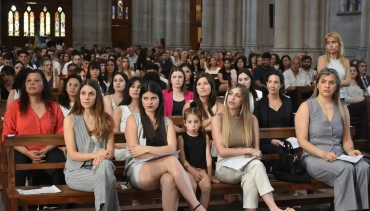 🎓 Nuevos profesionales: La Facultad de Ciencias de la Salud de la UCALP entregó diplomas a sus egresados