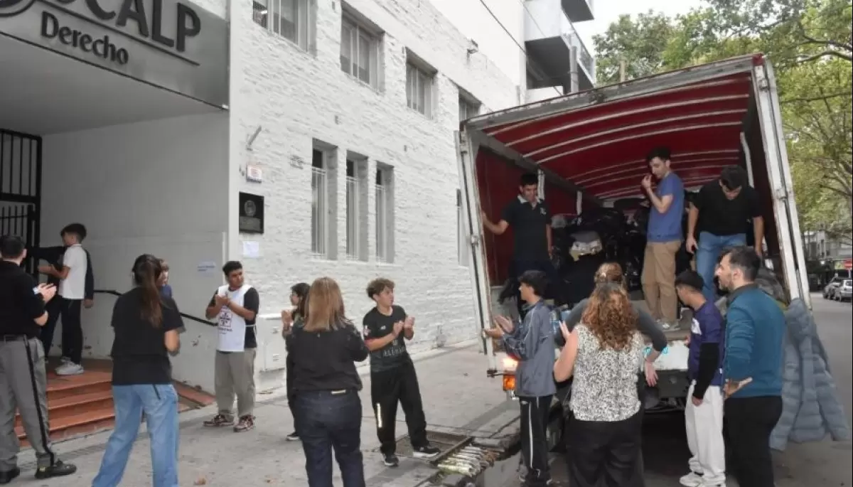 🟢 UCALP solidaria: Partieron 2 camiones con donaciones para Bahía Blanca