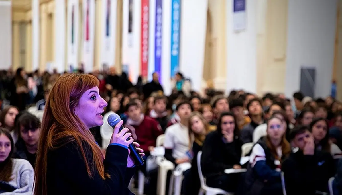🎓 La UCALP copa el Pasaje Dardo Rocha con 5 postas para ayudarte a elegir tu futuro