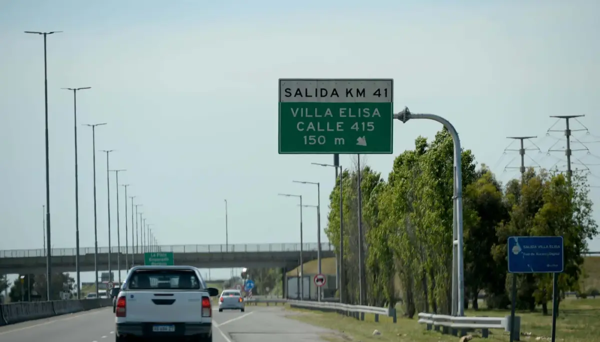 🚨 Nuevos tótems de velocidad en Villa Elisa: Multas en tiempo real en la Autopista