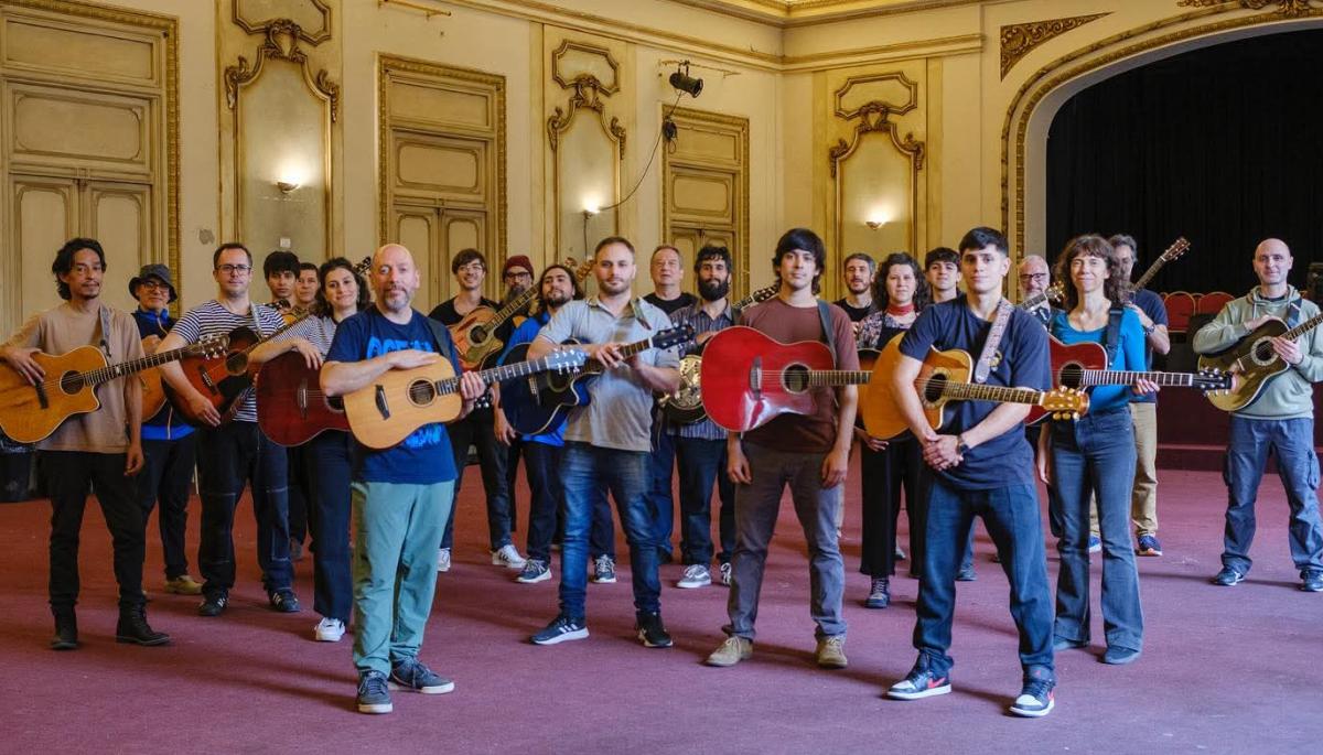 🎸 Todo listo en City Bell para el show inmersivo de Herederos de un Imperio Inexistente
