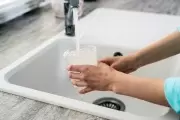 Gastón Crespo pidió por estudios de potabilidad del agua en City Bell