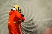 Se incendió un vehículo en el Camino Belgrano y se temió por una explosión en City Bell