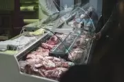 En Villa Castells la delincuencia no para: Robaron todo en una carnicería. Entraron por la cabina de gas