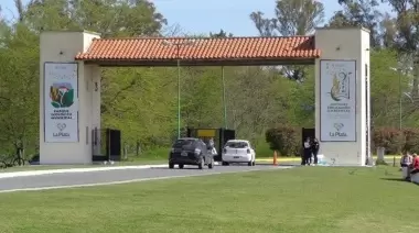 Sin límites: Con cascotes asaltaron a una familia frente al Ecológico