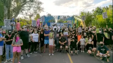 Emotiva manifestación contra la contaminación del Arroyo Rodríguez