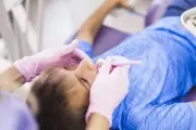 Chequeos médicos gratuitos a niños y adolescentes en Villa Castells