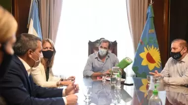 Ciudad Verde: Llegan los eco-ceniceros a la Calle Cantilo de City Bell