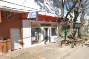 Video: Joven fue vilmente atacado en Gonnet por delincuentes en auto