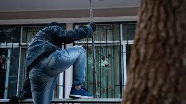 Vecinos sin paz: Amenazas, golpes, y robos en Arturo Seguí y City Bell