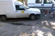 Héroes sin capa: La historia detrás de los autos escrachados por bloquear rampas para personas con discapacidades físicas en City Bell