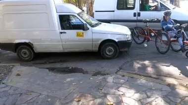 Héroes sin capa: La historia detrás de los autos escrachados por bloquear rampas para personas con discapacidades físicas en City Bell