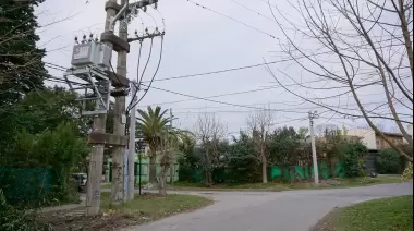 Se amplía la red eléctrica de un barrio de City Bell