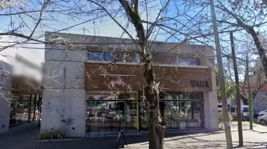 Bronca en City Bell: 2 robos consecutivos en el Centro Comercial