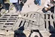 ¿Y el arreglo?: Discordia en "La Fortaleza" por un puente clausurado