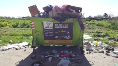 Desidia en Gonnet: 8 años de basura y de obras inconclusas