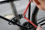 Volvieron con todo los robos de motos y bicis en City Bell, Gorina y Seguí