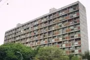 ¿Monoblocks en City Bell? Señalan a Kicillof por cesión de terrenos fiscales