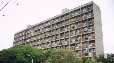 ¿Monoblocks en City Bell? Señalan a Kicillof por cesión de terrenos fiscales