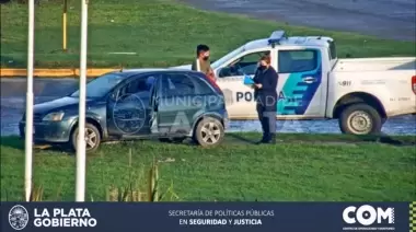 Video: Choque, fuga, y milagro en importante rotonda de la ciudad