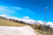 Tras múltiples robos la Pista Atlética de Villa Elisa ya cuenta con nueva luminaria