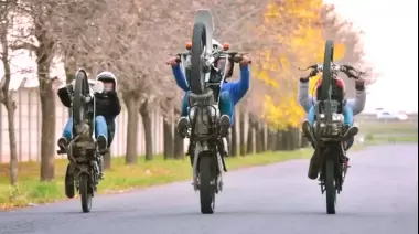 Barrios aterrorizados: Motos, explosiones, picadas ilegales, piedrazos y detenidos