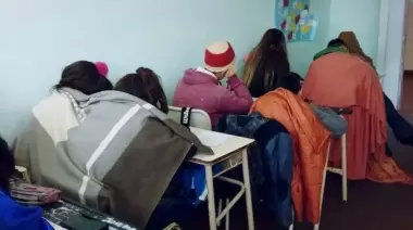 A la Escuela con frazada: Llueven reclamos en Villa Elisa por falta de estufas
