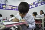 Escuelas en emergencia: Movilización en City Bell y cruces en el Concejo Deliberante
