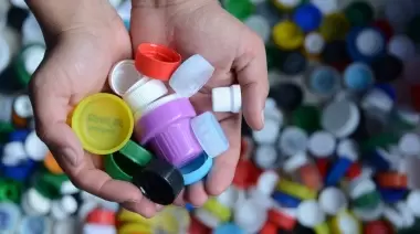 El Rotary Club Gonnet donó llaves en desuso, aluminio y tapas plásticas a FundaCore