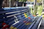 Un banco azul en City Bell para concientizar sobre trastornos del espectro autista