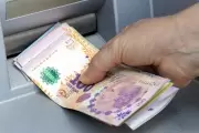 Gran golpe en Villa Elisa: Un hombre fue despojado de $600.000 en un cajero