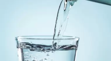 De locos: Llega el calor, escasea el agua pero ABSA aumenta el servicio