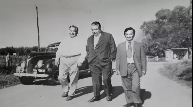 95° Aniversario de Arturo Seguí: ¿La Avenida Arana se asfaltó con secadores de piso?