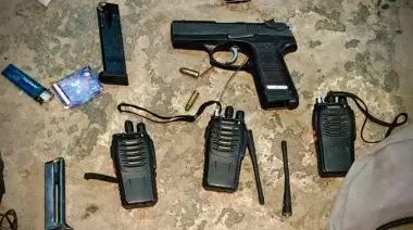 Villa Elisa al límite: Festejos, tiros, allanamientos, drogas, armas, 2 detenidos y 1 prófugo