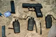 Villa Elisa al límite: Festejos, tiros, allanamientos, drogas, armas, 2 detenidos y 1 prófugo