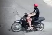 Video: Así atacó un motochorro en Gonnet a plena luz del día