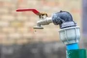 ¿Qué barrio de la Zona Norte de La Plata tuvo que pinchar un caño para tener agua?