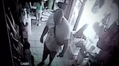 Video: Vino de Córdoba, le robaron la billetera en José Hernández y ahora no puede volver