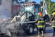 📸 Fotos y video: Más detalles del voraz incendio en Gonnet sobre el Camino Belgrano