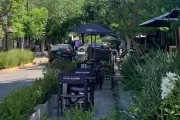 Lo que pedían los vecinos: Bares y restaurantes de City Bell tendrán que retirar los decks de las calles