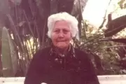 👪 ¿Cuál es la familia que vivió en la primera casa de City Bell y dónde estaba ubicada?