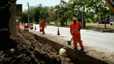 Misión 200 kilómetros: Avanzan las obras de asfalto en Villa Elisa, City Bell, Arturo Seguí y Gorina