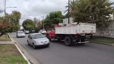 ¿La Calle 28 se convirtió en un Camino Belgrano Bis? En Gonnet piden reductores de velocidad y reordenamiento vehicular