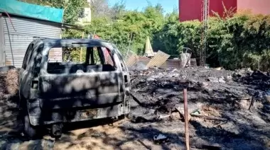 🚒 Voraz incendio dejó en ruinas a una familia de El Rincón y necesitan ayuda